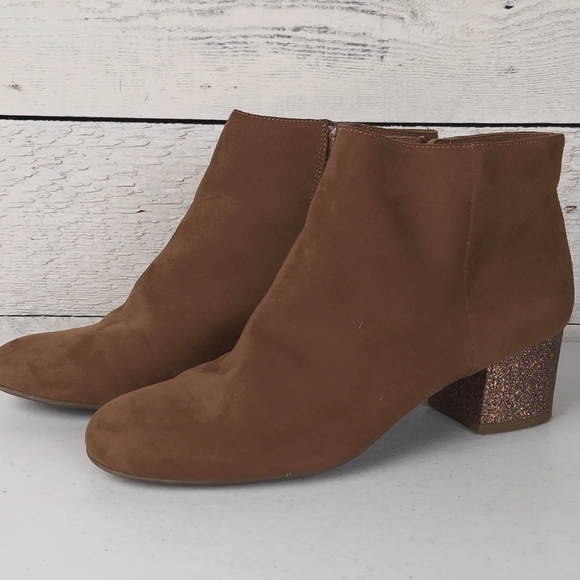 ARIZONA womens Tan ANKLE BOOTIES WITH BLING HEEL size 9 - Picture 1 of 16